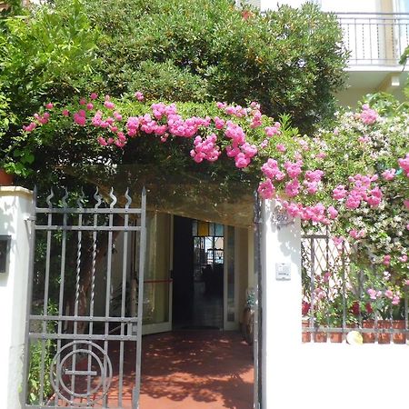Hotel Villa Morgana Viareggio Exterior foto